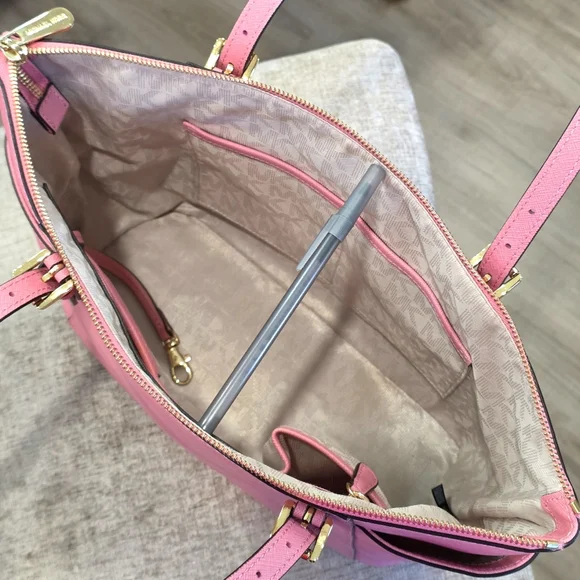 Michael Kors | Misty Rose Saffiano Leather Tote - Picture 5 of 8